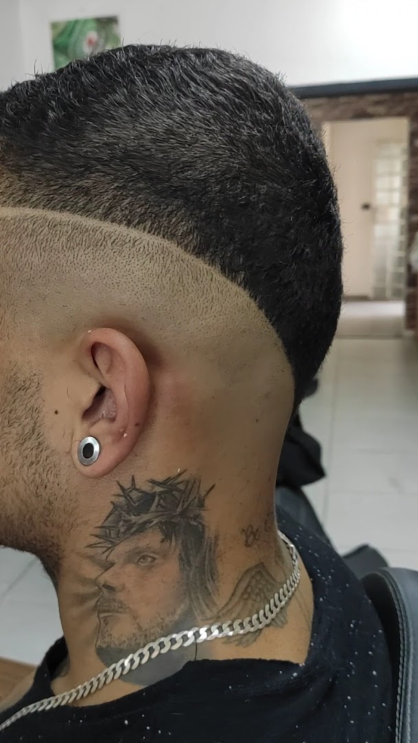 Fade com acabamento feito na barbearia